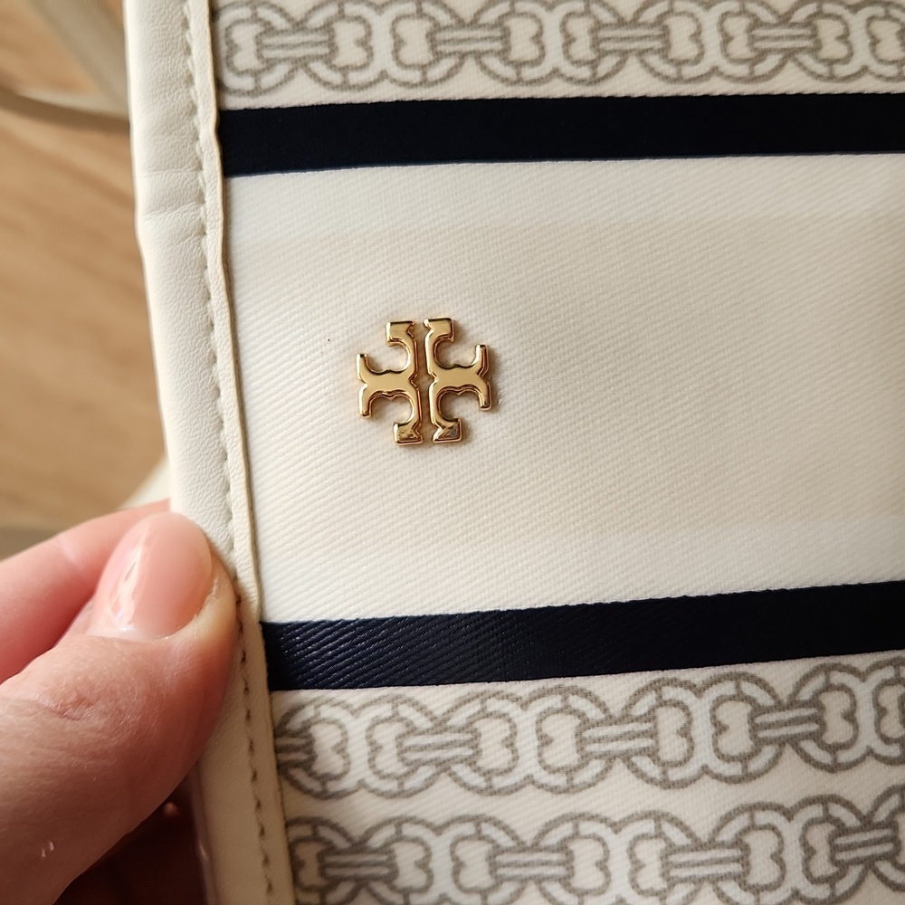 Tory Burch Gemini Link Tote - Picture 13 of 16